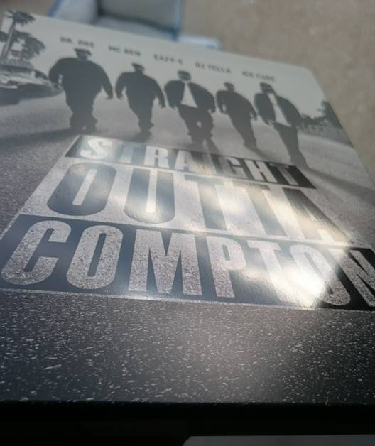 Straight-Outta-Compton-steelbook 1
